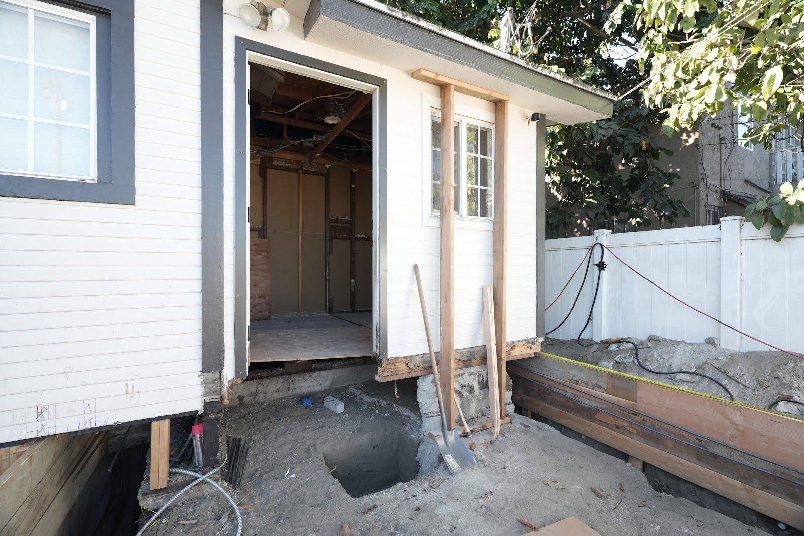E 53rd St, Los Angeles — Construction progress — project photo 4