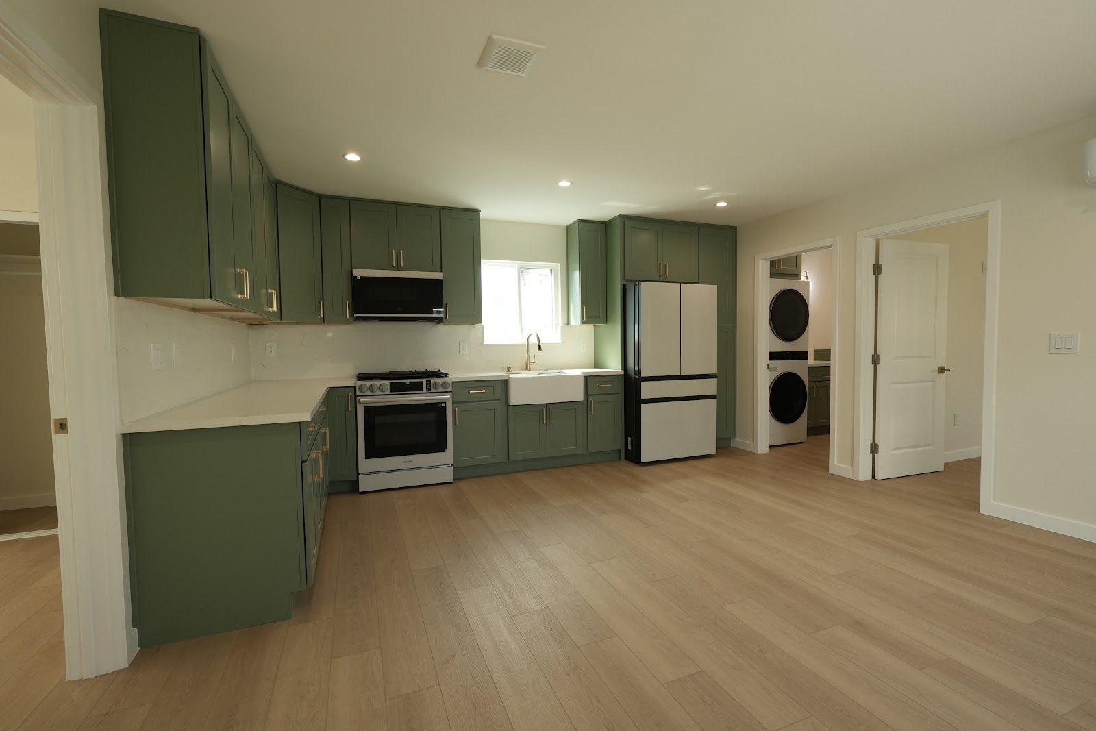 E 77th St, Los Angeles — Finished interior — project photo 2