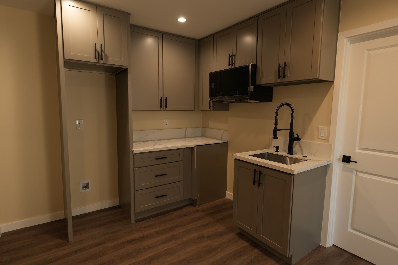 S Palm Grove Ave, Los Angeles — Finished interior — project photo 2