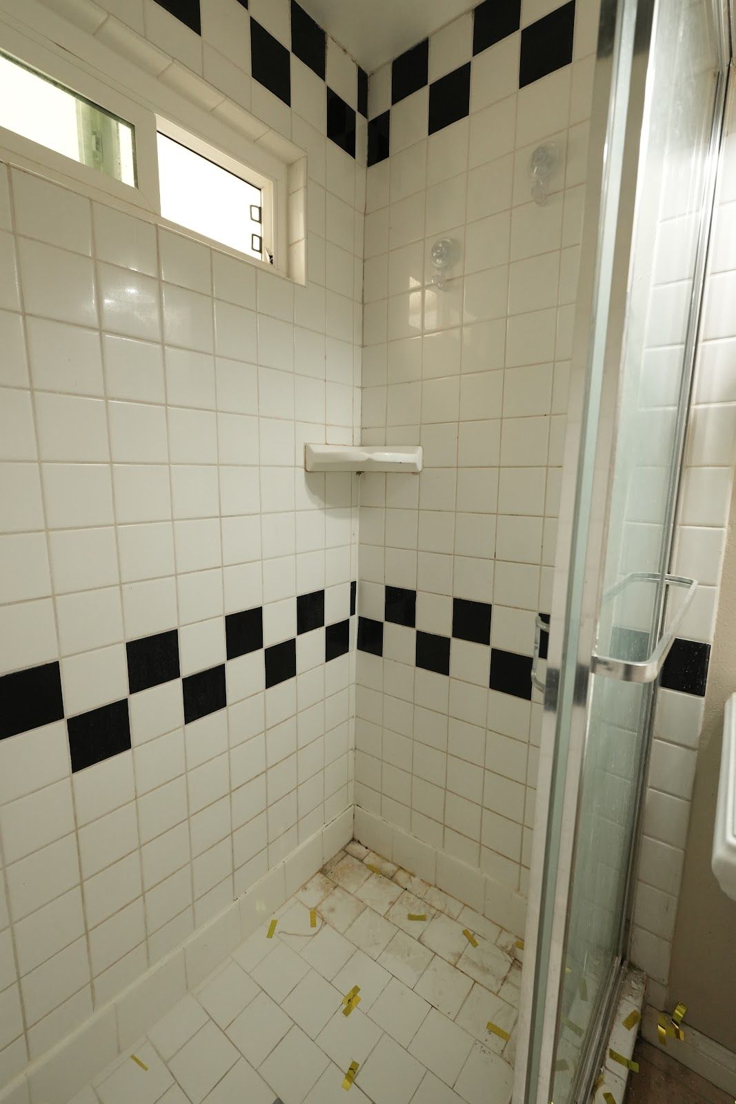 College Avenue, Whittier — Existing bathroom — project photo 3